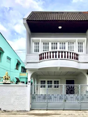 ขายทาวน์เฮาส์หลังมุม ทำเลดี ถนนลาดพร้าว-วังหิน ลาดพร้าว เขต ลาดพร้าว กรุงเทพ CX-137835