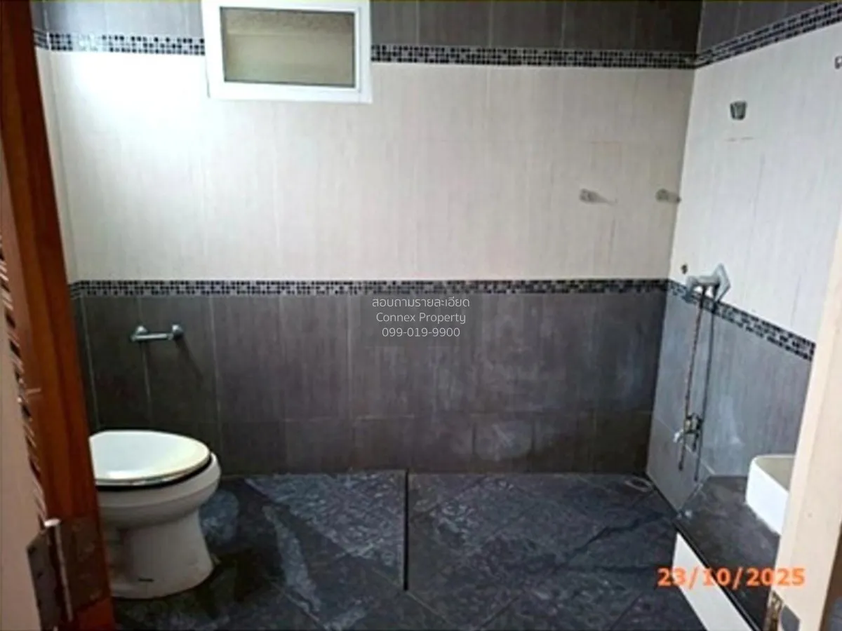 For Sale 2 - storey townhouse area 448 square meters Phra Khanong