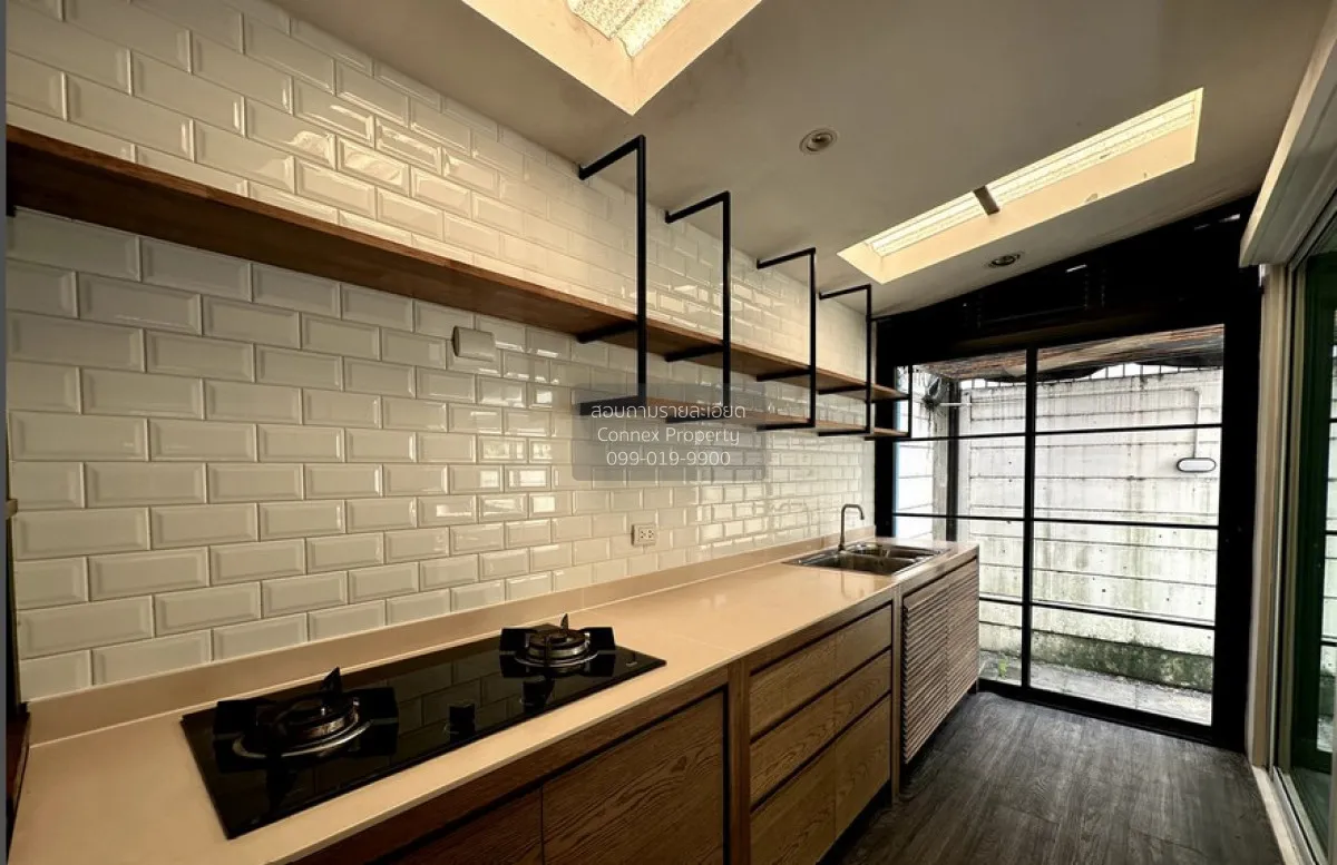 ขายทาวน์เฮ้าส์/ทาวน์โฮม  ทาวน์ อเวนิว ไทม์ ท่าข้าม 16 ห้องมุม แสม