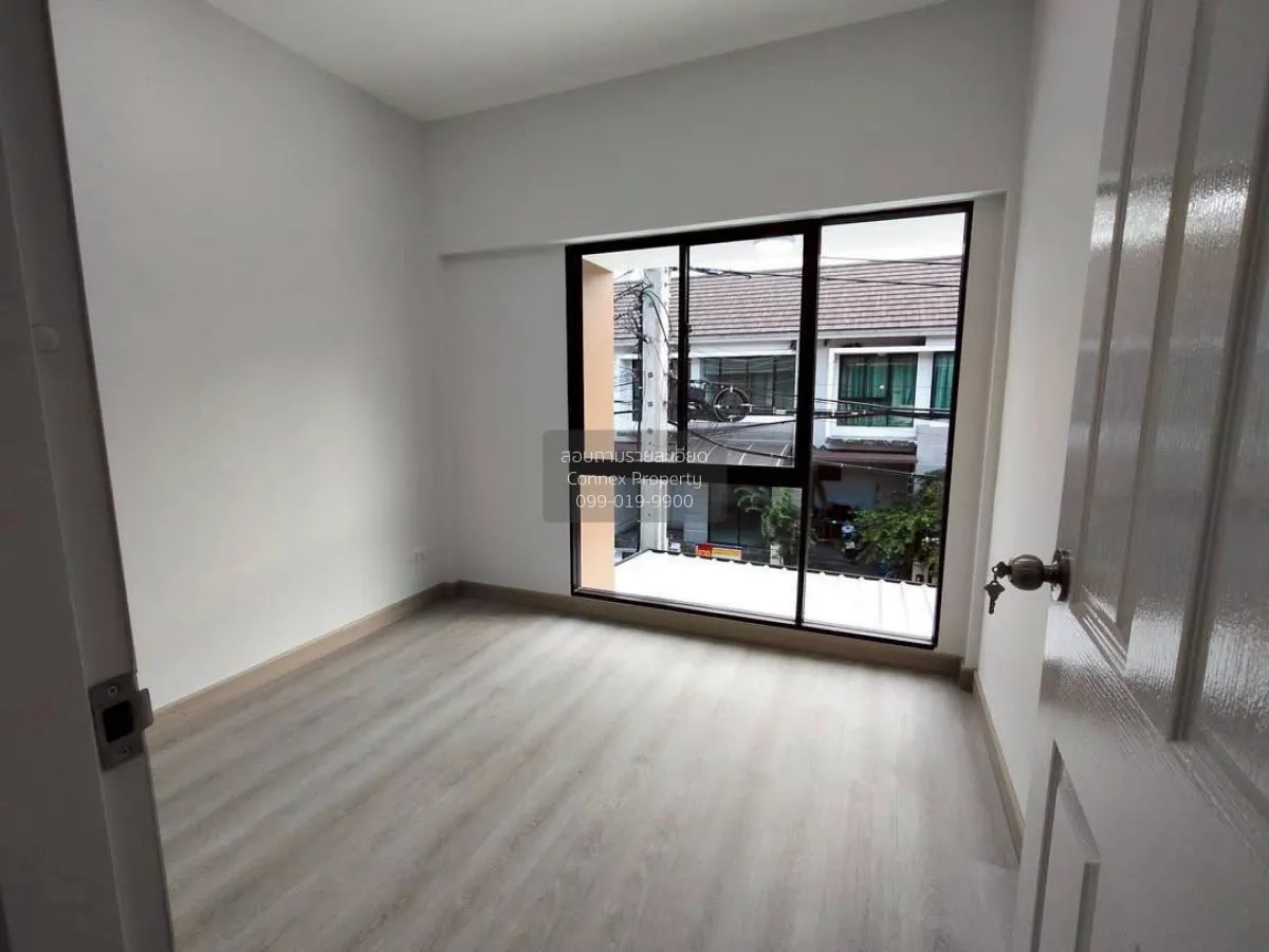 For Sale Townhouse/Townhome  , The Villa Bangbuathong , newly ren