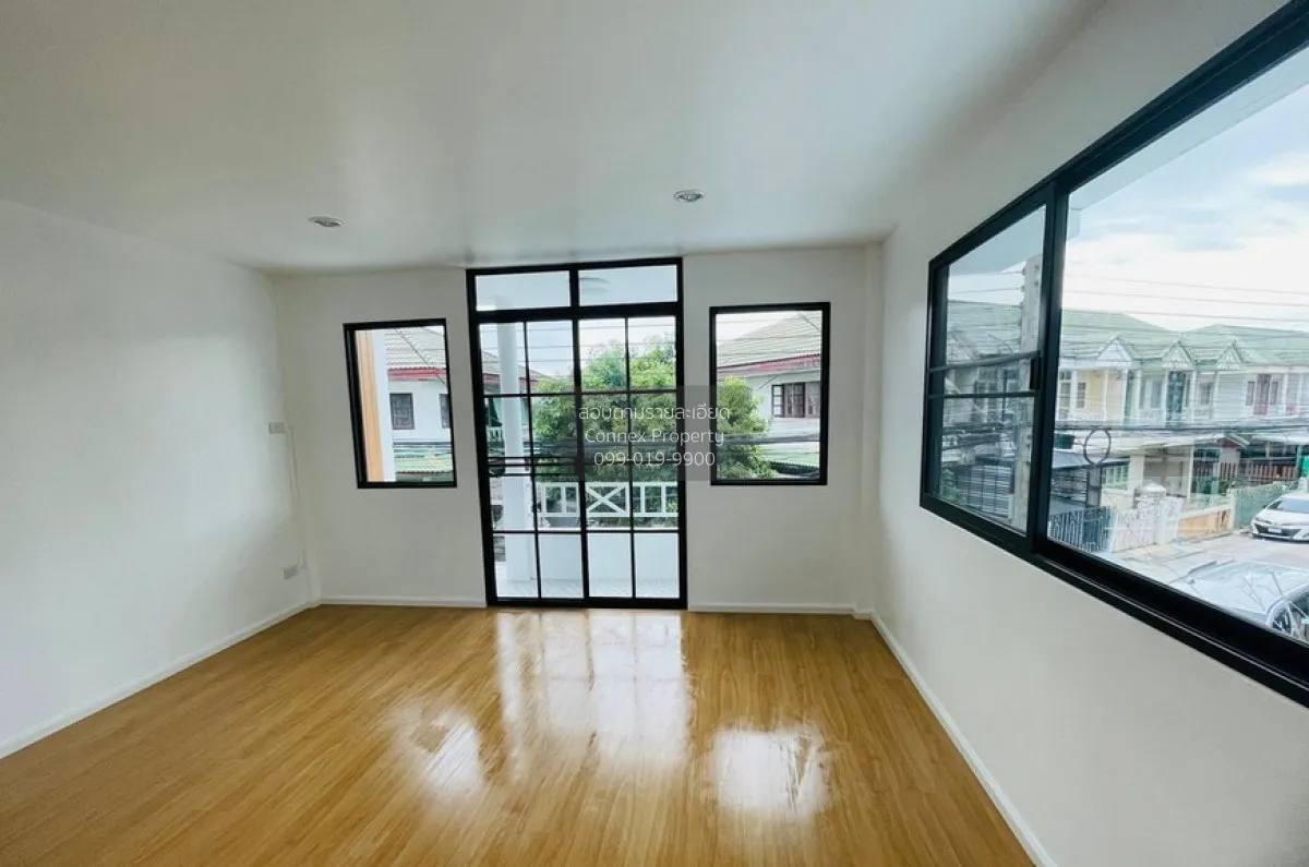 For Sale Townhouse/Townhome  , Suthawee (Soi Phon Sawang) , newly