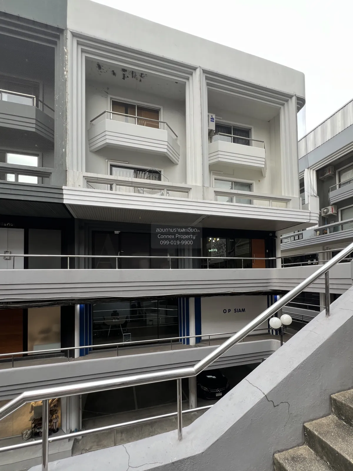 ขายอาคารสำนักงาน  พาร์คอเวนิว ห้องริมใน 2 คูหา ขายพร้อมผู้เช่า เอ