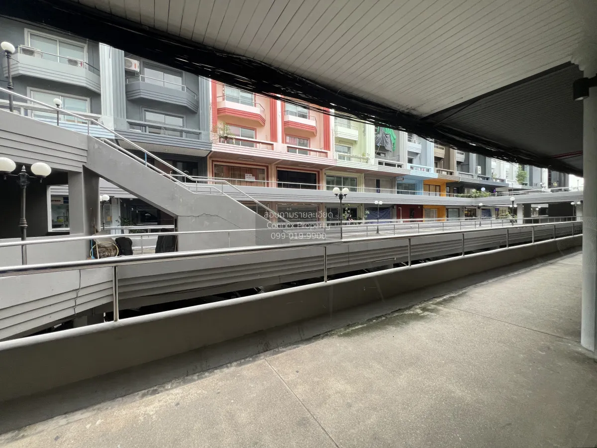 ขายอาคารสำนักงาน  พาร์คอเวนิว ห้องริมใน 2 คูหา ขายพร้อมผู้เช่า เอ