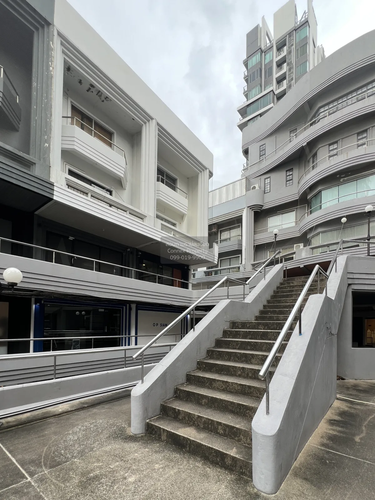 ขายอาคารสำนักงาน  พาร์คอเวนิว ห้องริมใน 2 คูหา ขายพร้อมผู้เช่า เอ