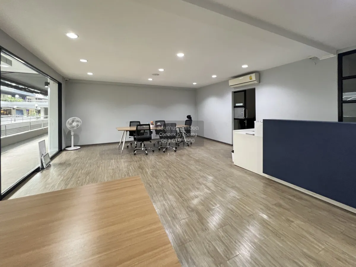 ขายอาคารสำนักงาน  พาร์คอเวนิว ห้องริมใน 2 คูหา ขายพร้อมผู้เช่า เอ