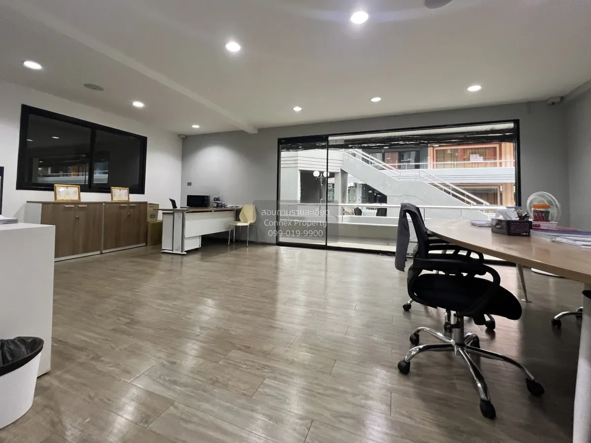 ขายอาคารสำนักงาน  พาร์คอเวนิว ห้องริมใน 2 คูหา ขายพร้อมผู้เช่า เอ