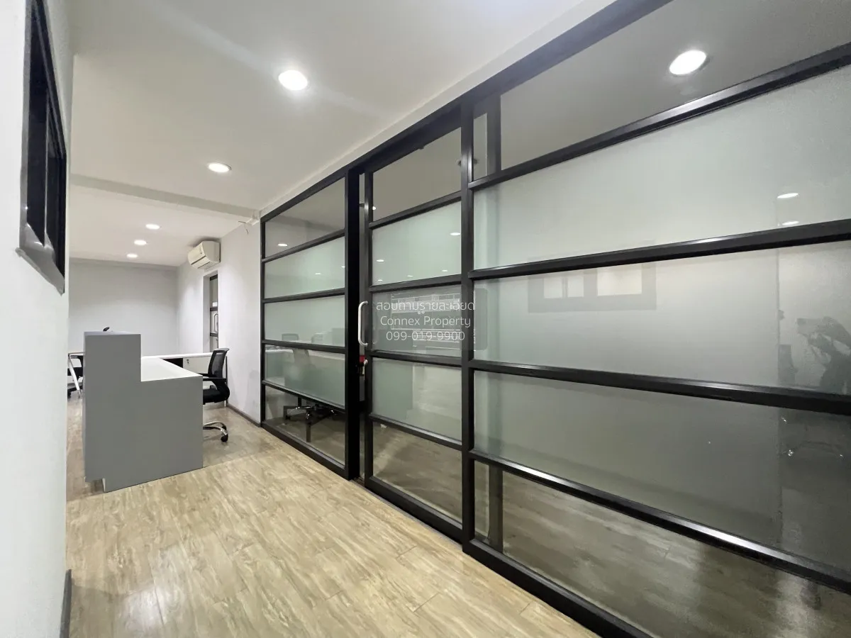 ขายอาคารสำนักงาน  พาร์คอเวนิว ห้องริมใน 2 คูหา ขายพร้อมผู้เช่า เอ