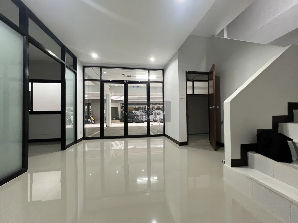 ขายอาคารสำนักงาน  พาร์คอเวนิว ห้องริมใน 2 คูหา ขายพร้อมผู้เช่า เอ