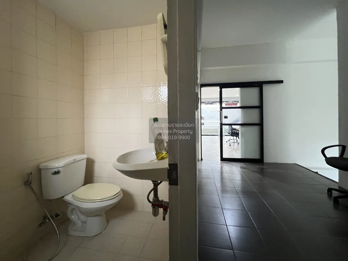 ขายอาคารสำนักงาน  พาร์คอเวนิว ห้องริมใน 2 คูหา ขายพร้อมผู้เช่า เอ