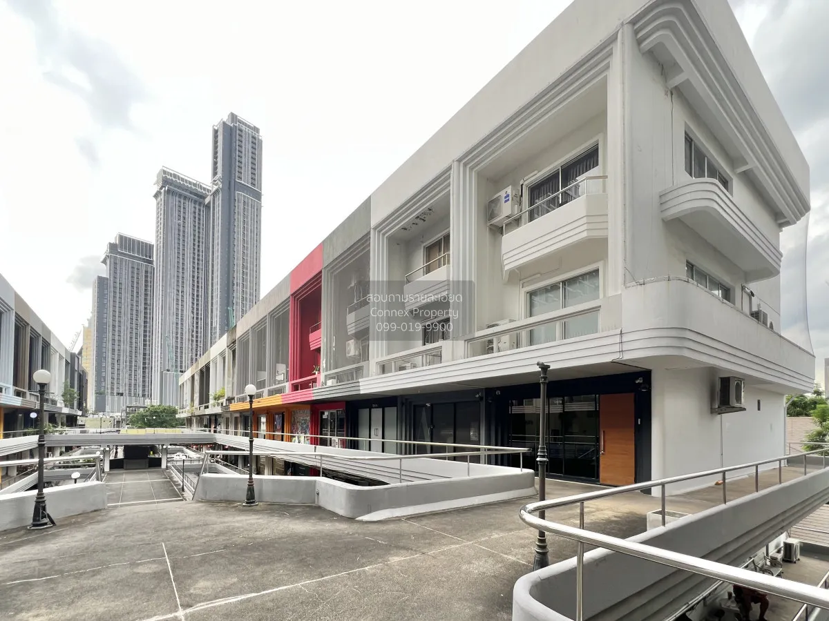 ขายอาคารสำนักงาน  พาร์คอเวนิว ห้องริมใน 2 คูหา ขายพร้อมผู้เช่า เอ