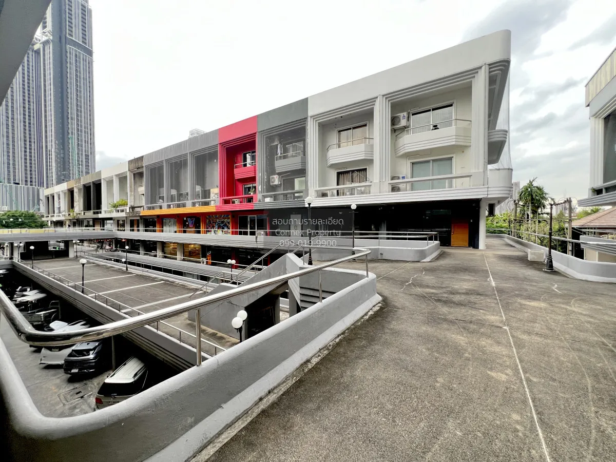 ขายอาคารสำนักงาน  พาร์คอเวนิว ห้องริมใน 2 คูหา ขายพร้อมผู้เช่า เอ