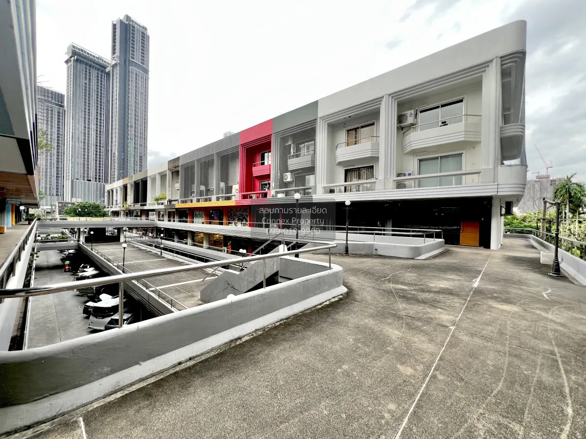 ขายอาคารสำนักงาน  พาร์คอเวนิว ห้องริมใน 2 คูหา ขายพร้อมผู้เช่า เอ