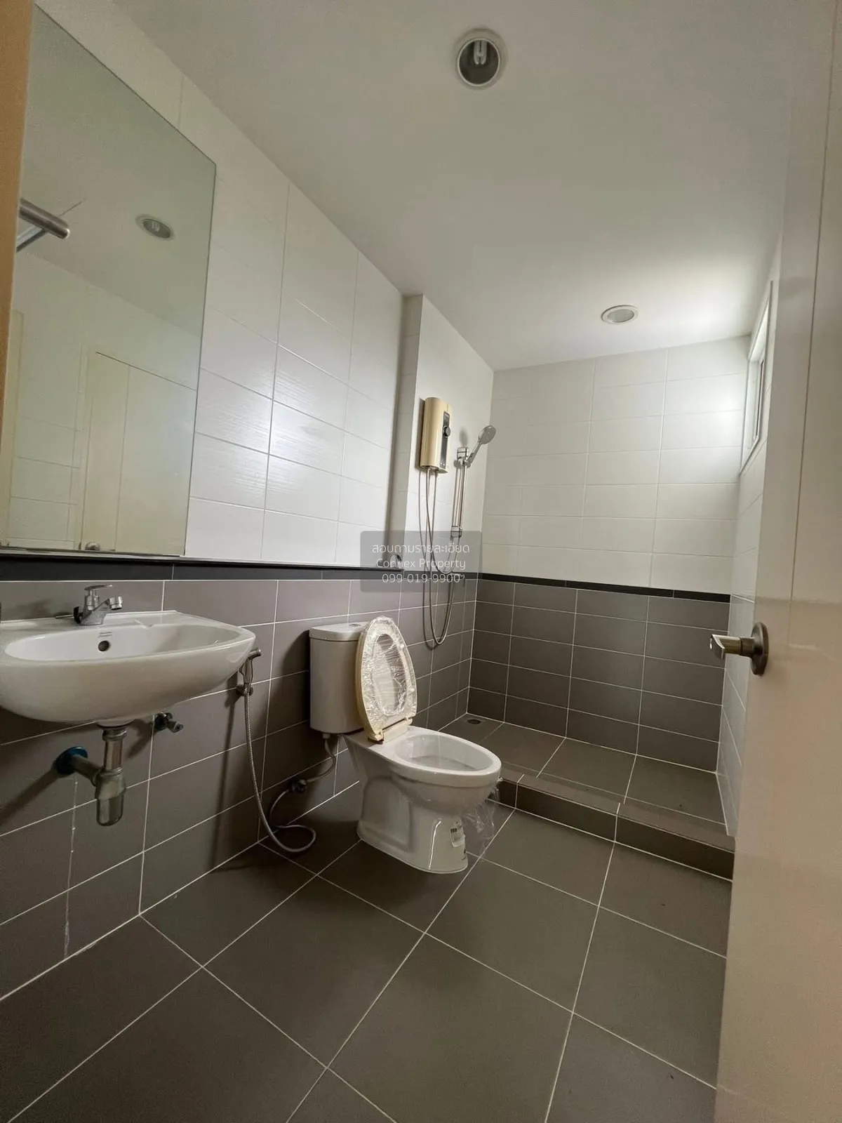 For Rent Townhouse/Townhome  , Baan Klang Muang Suanluang , Nong 