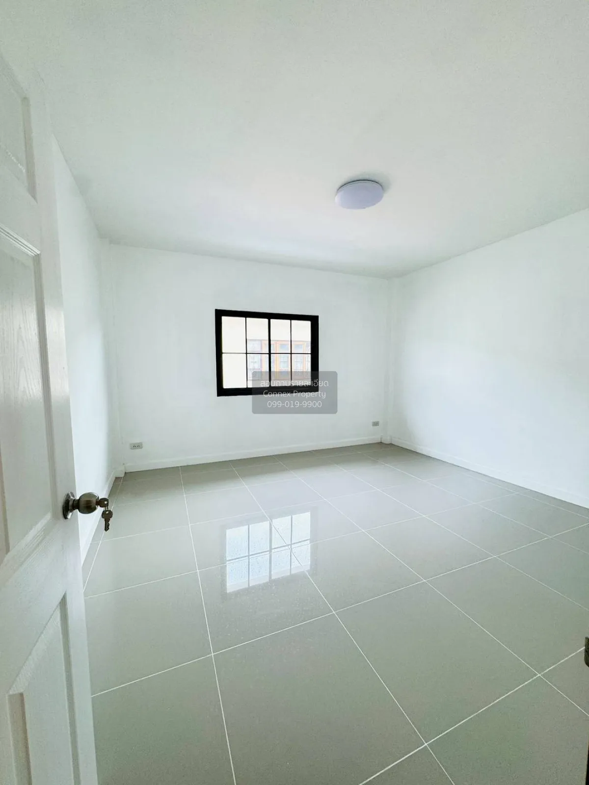 ขายทาวน์เฮ้าส์/ทาวน์โฮม  นิวเวิลด์วิลล์ หน้ากว้าง รีโนเวทใหม่ ละห