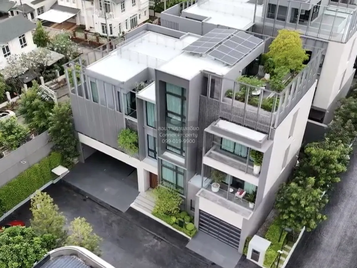 For Sale House , 95E1 , corner unit , wide frontage , Khlong Chan 1