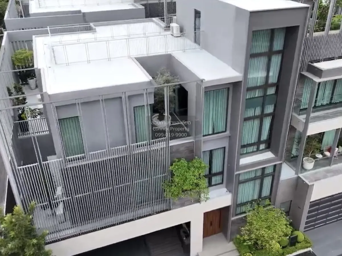 For Sale House , 95E1 , corner unit , wide frontage , Khlong Chan 2