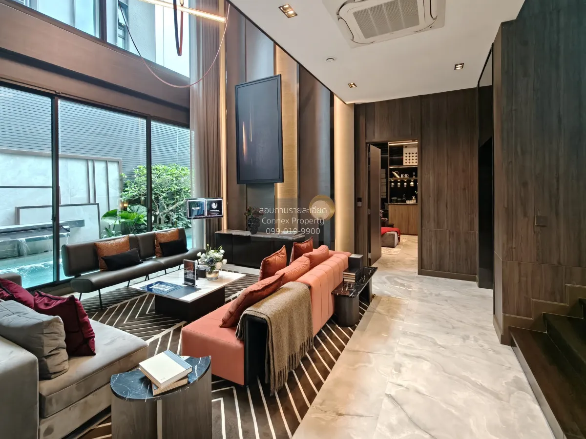 For Sale House , 95E1 , corner unit , wide frontage , Khlong Chan 3