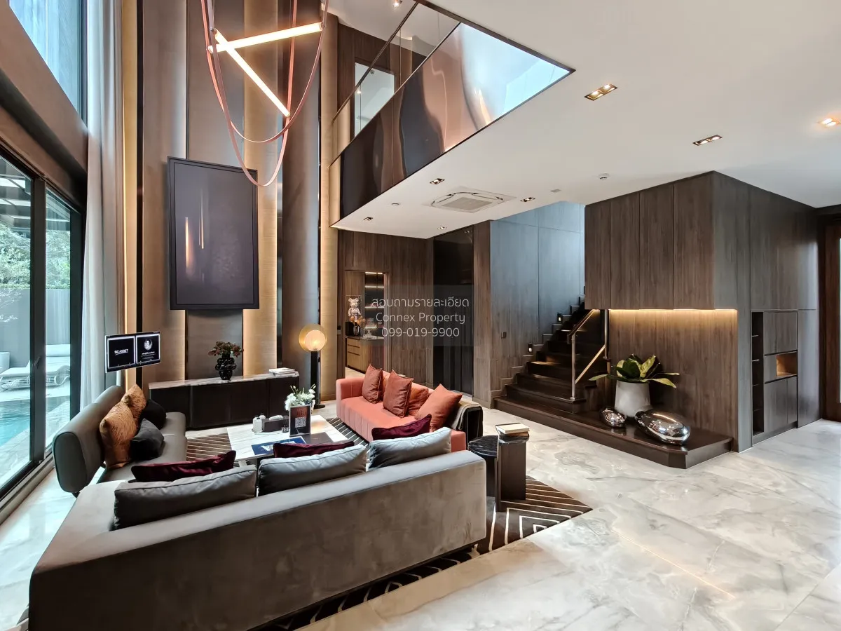 For Sale House , 95E1 , corner unit , wide frontage , Khlong Chan 4