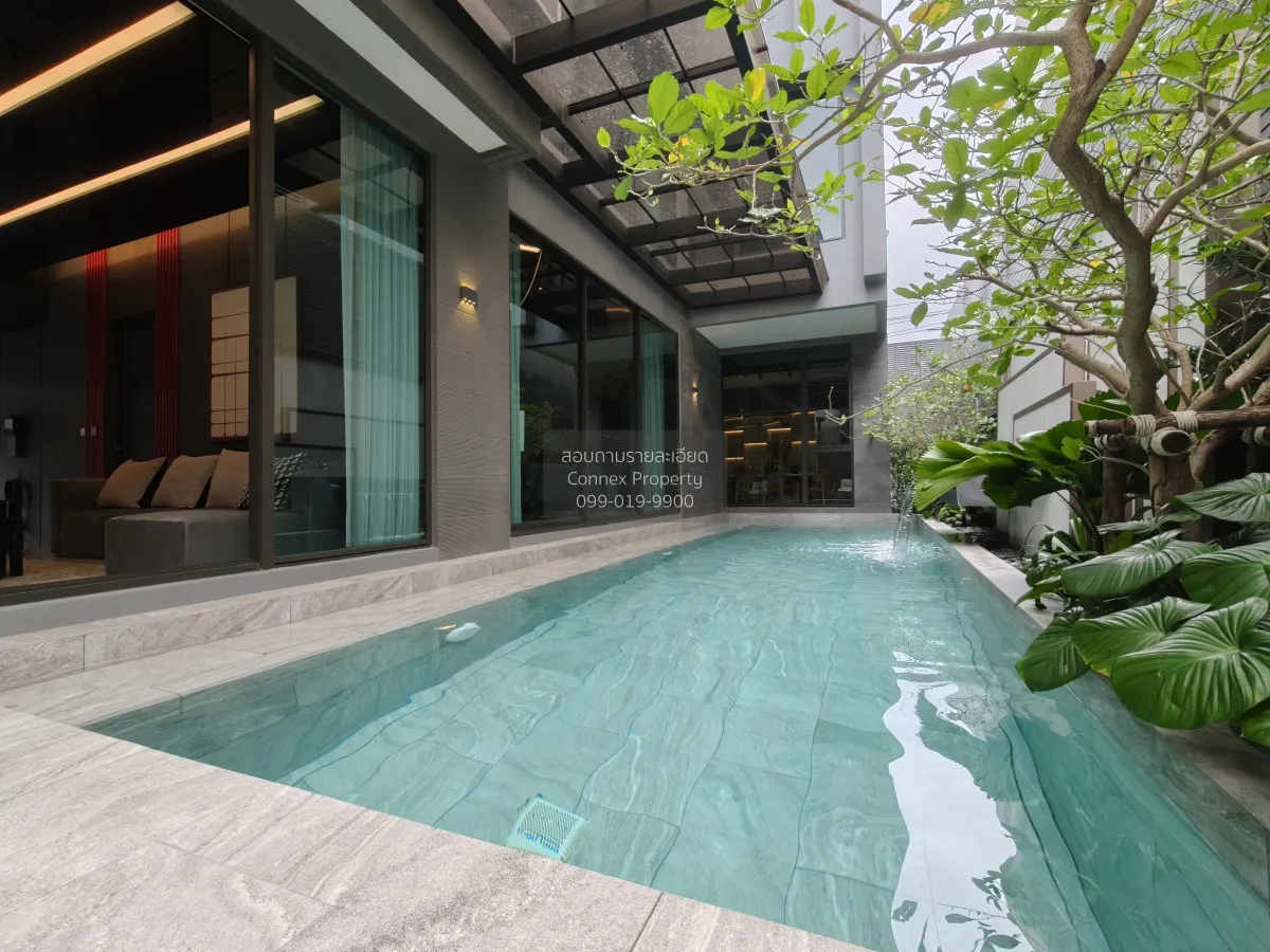 For Sale House , 95E1 , corner unit , wide frontage , Khlong Chan