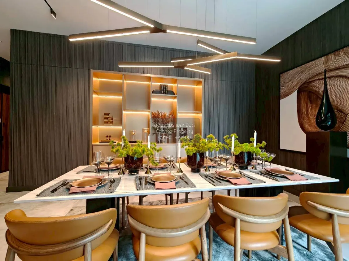 For Sale House , 95E1 , corner unit , wide frontage , Khlong Chan