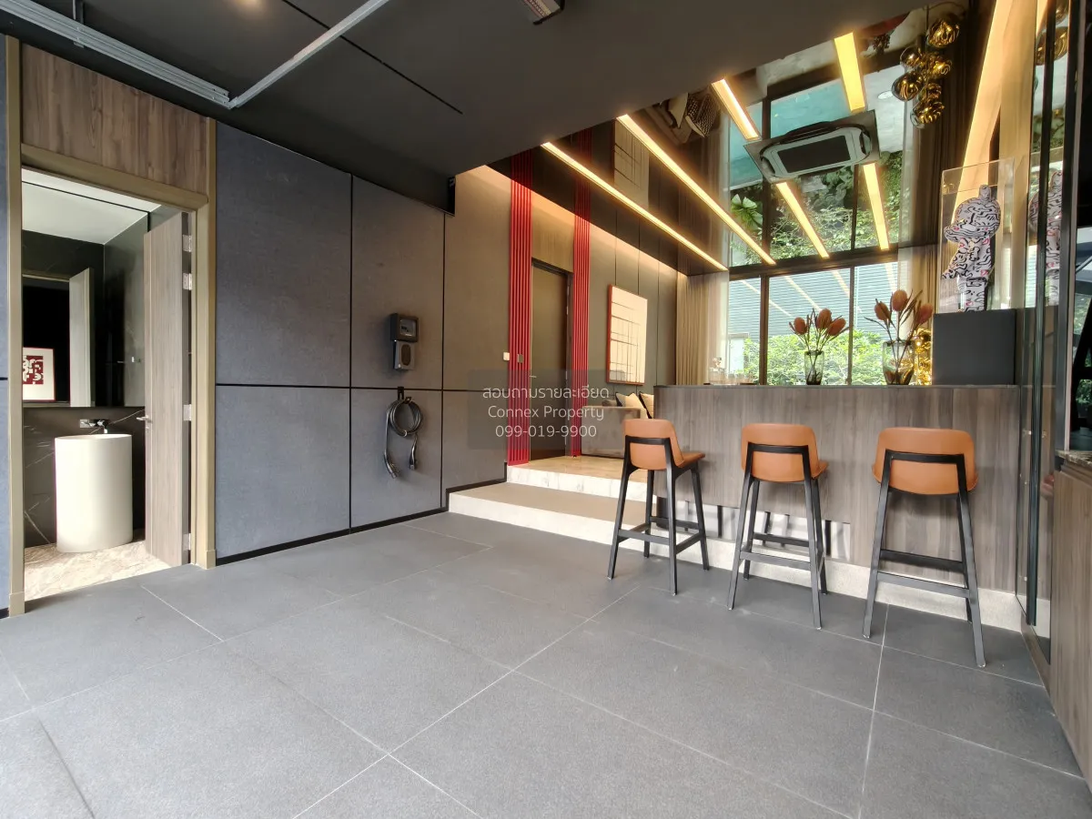 For Sale House , 95E1 , corner unit , wide frontage , Khlong Chan