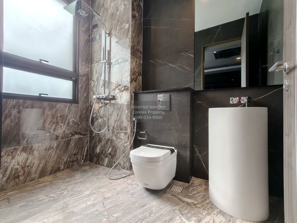 For Sale House , 95E1 , corner unit , wide frontage , Khlong Chan