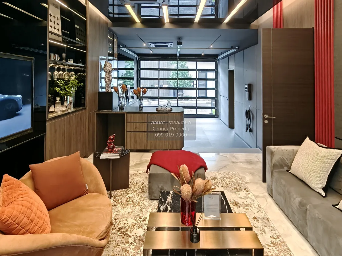 For Sale House , 95E1 , corner unit , wide frontage , Khlong Chan