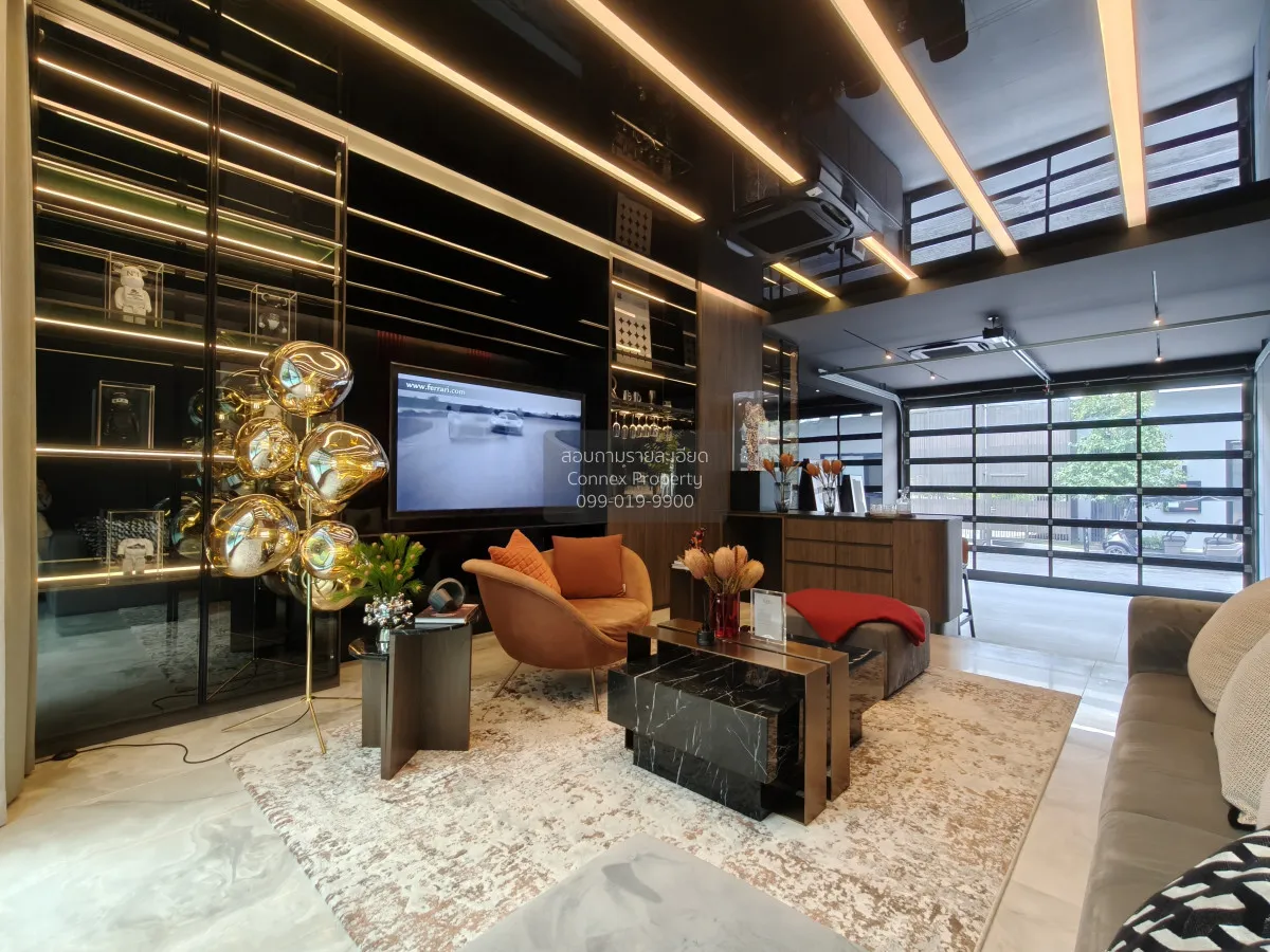 For Sale House , 95E1 , corner unit , wide frontage , Khlong Chan