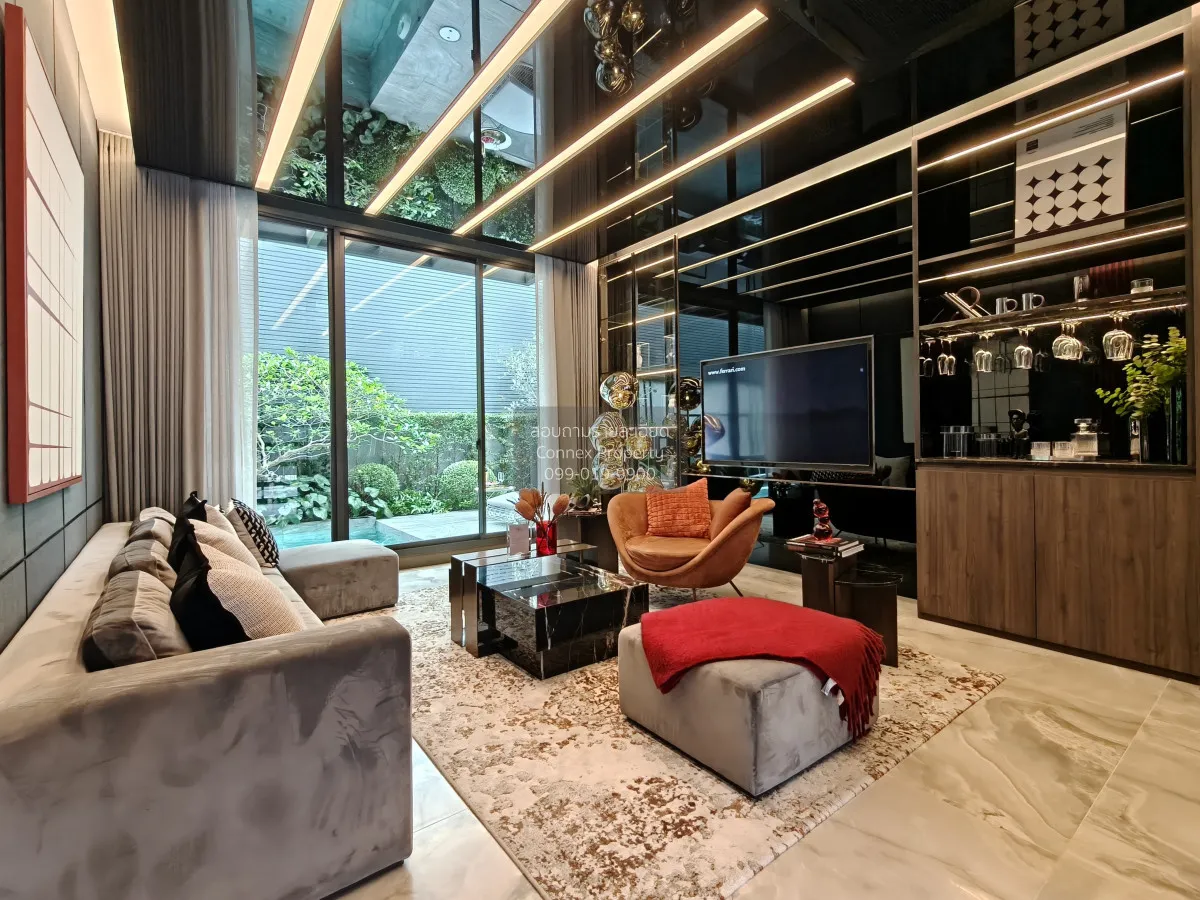 For Sale House , 95E1 , corner unit , wide frontage , Khlong Chan