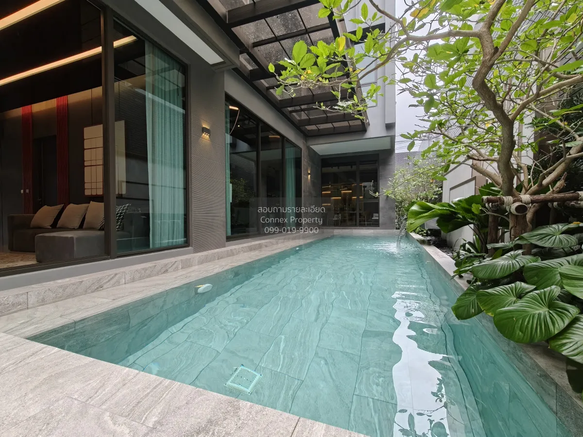 For Sale House , 95E1 , corner unit , wide frontage , Khlong Chan