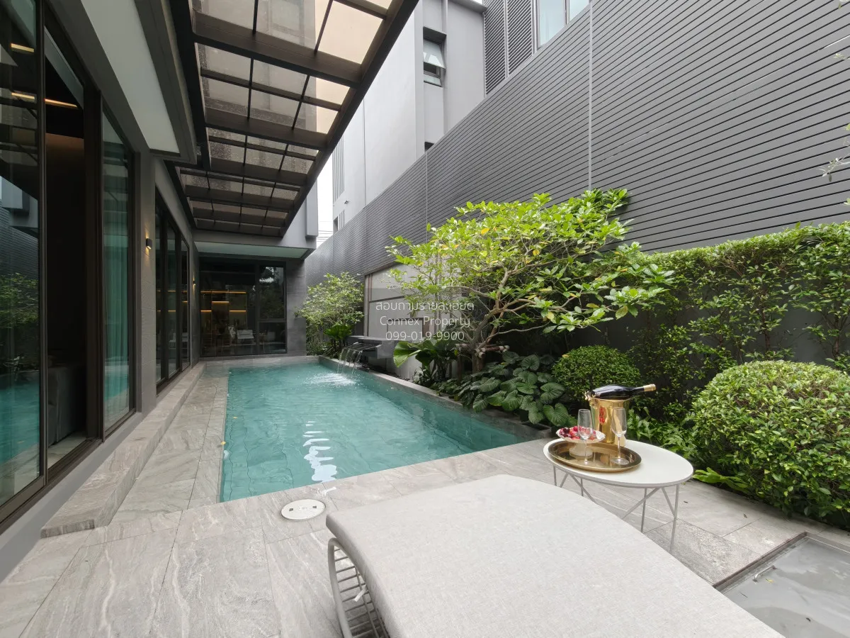 For Sale House , 95E1 , corner unit , wide frontage , Khlong Chan