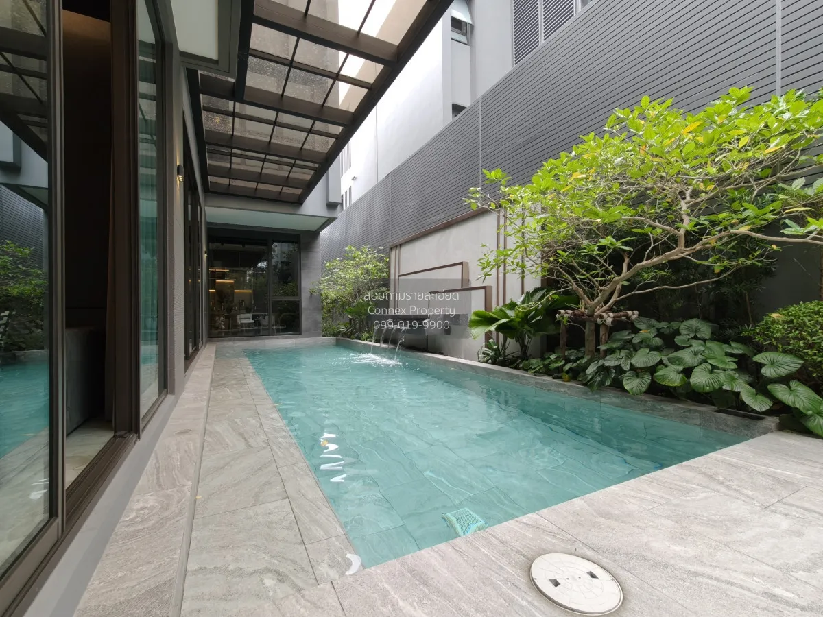 For Sale House , 95E1 , corner unit , wide frontage , Khlong Chan