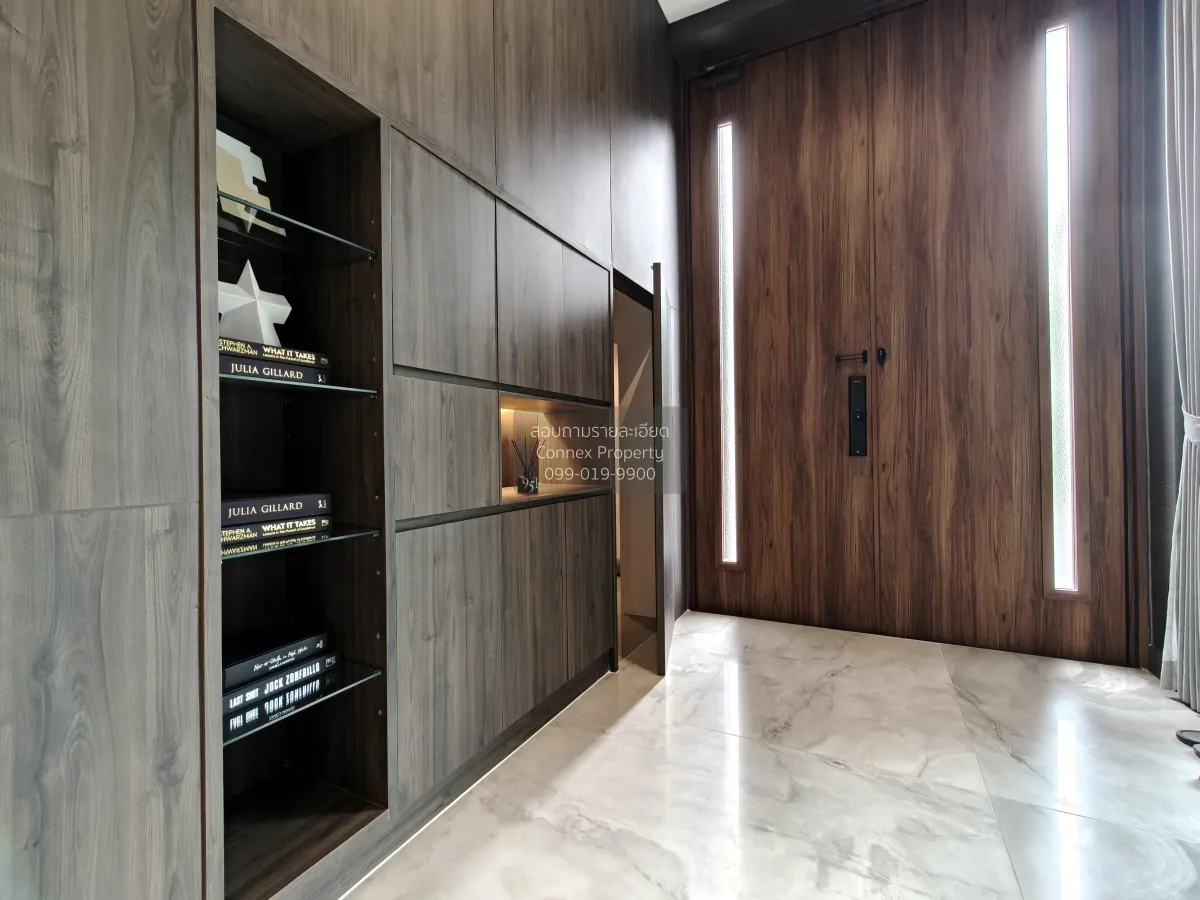 For Sale House , 95E1 , corner unit , wide frontage , Khlong Chan