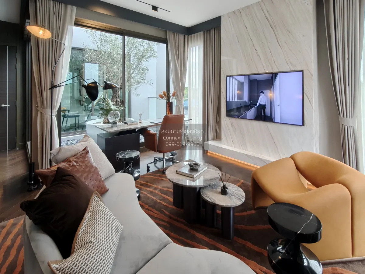 For Sale House , 95E1 , corner unit , wide frontage , Khlong Chan