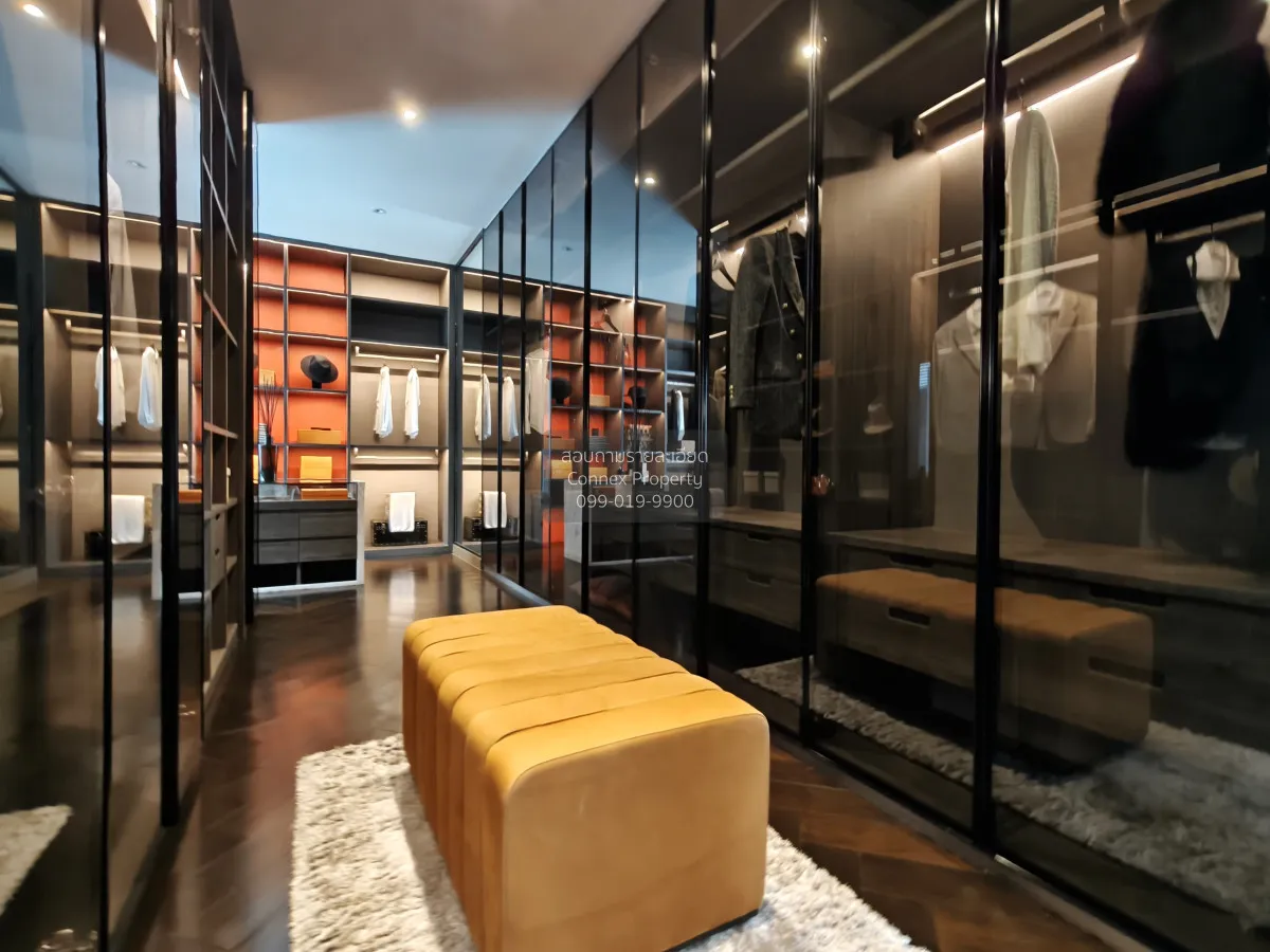 For Sale House , 95E1 , corner unit , wide frontage , Khlong Chan