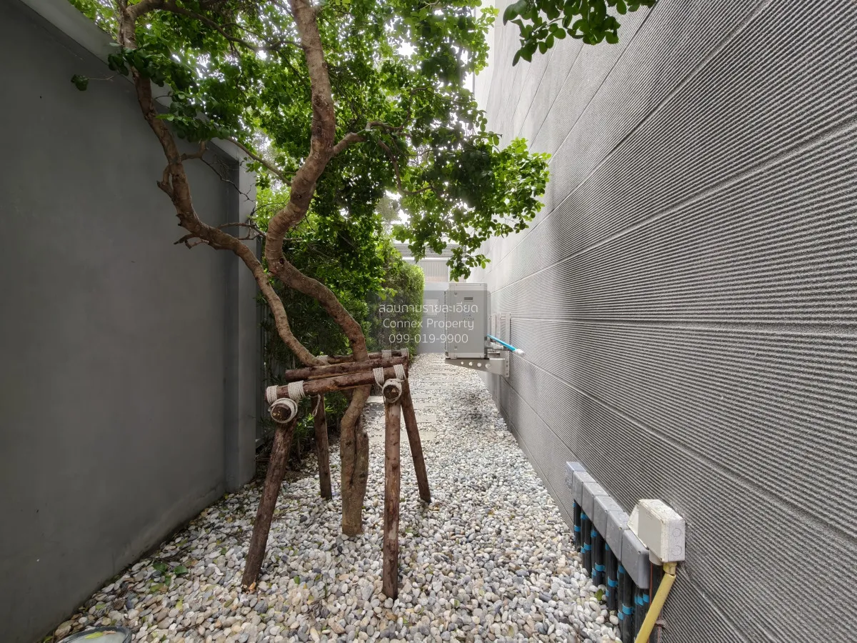 For Sale House , 95E1 , corner unit , wide frontage , Khlong Chan