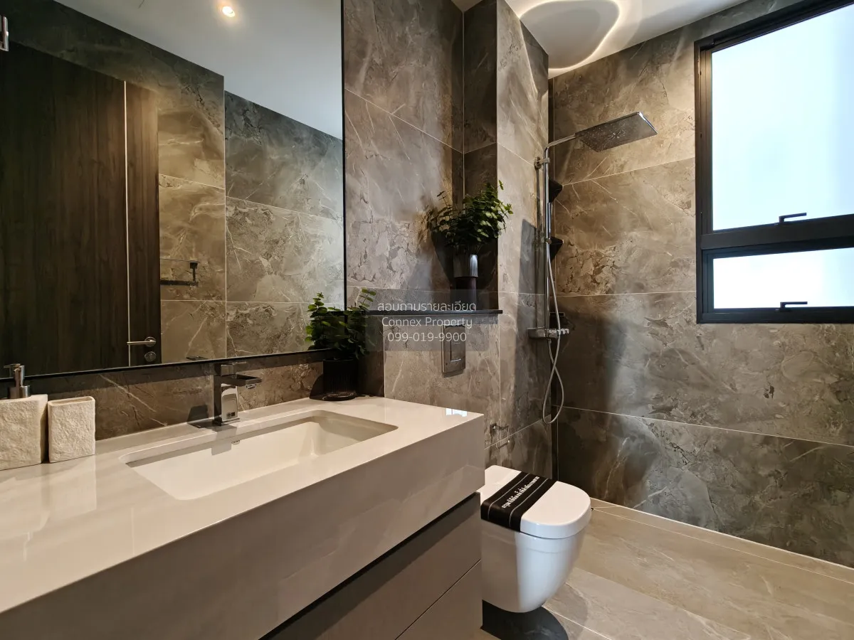 For Sale House , 95E1 , corner unit , wide frontage , Khlong Chan