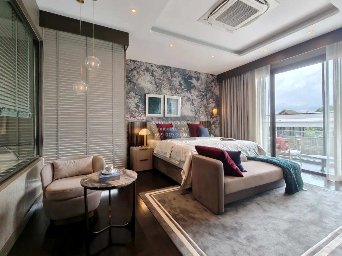 For Sale House , 95E1 , corner unit , wide frontage , Khlong Chan