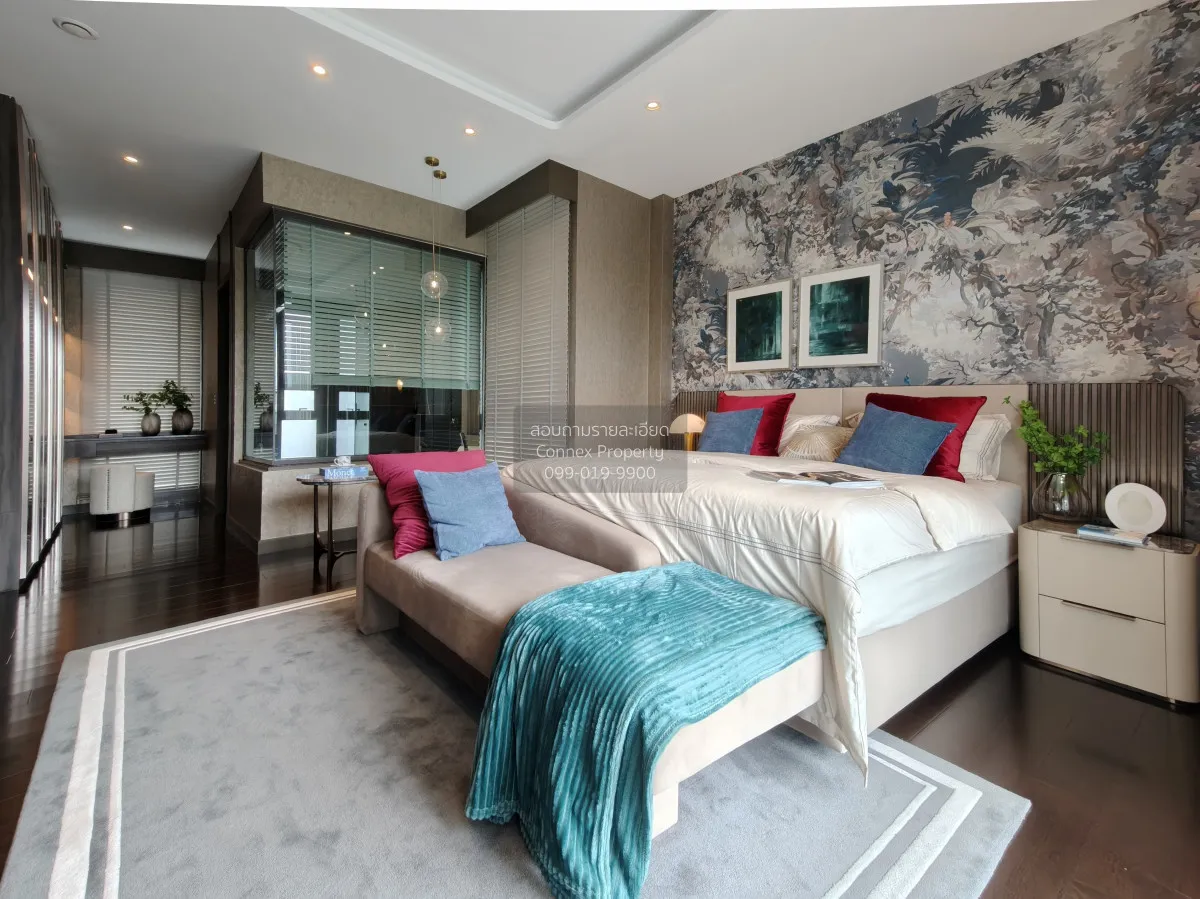 For Sale House , 95E1 , corner unit , wide frontage , Khlong Chan