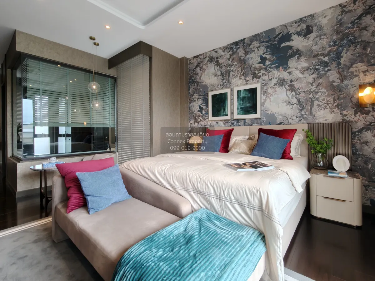 For Sale House , 95E1 , corner unit , wide frontage , Khlong Chan