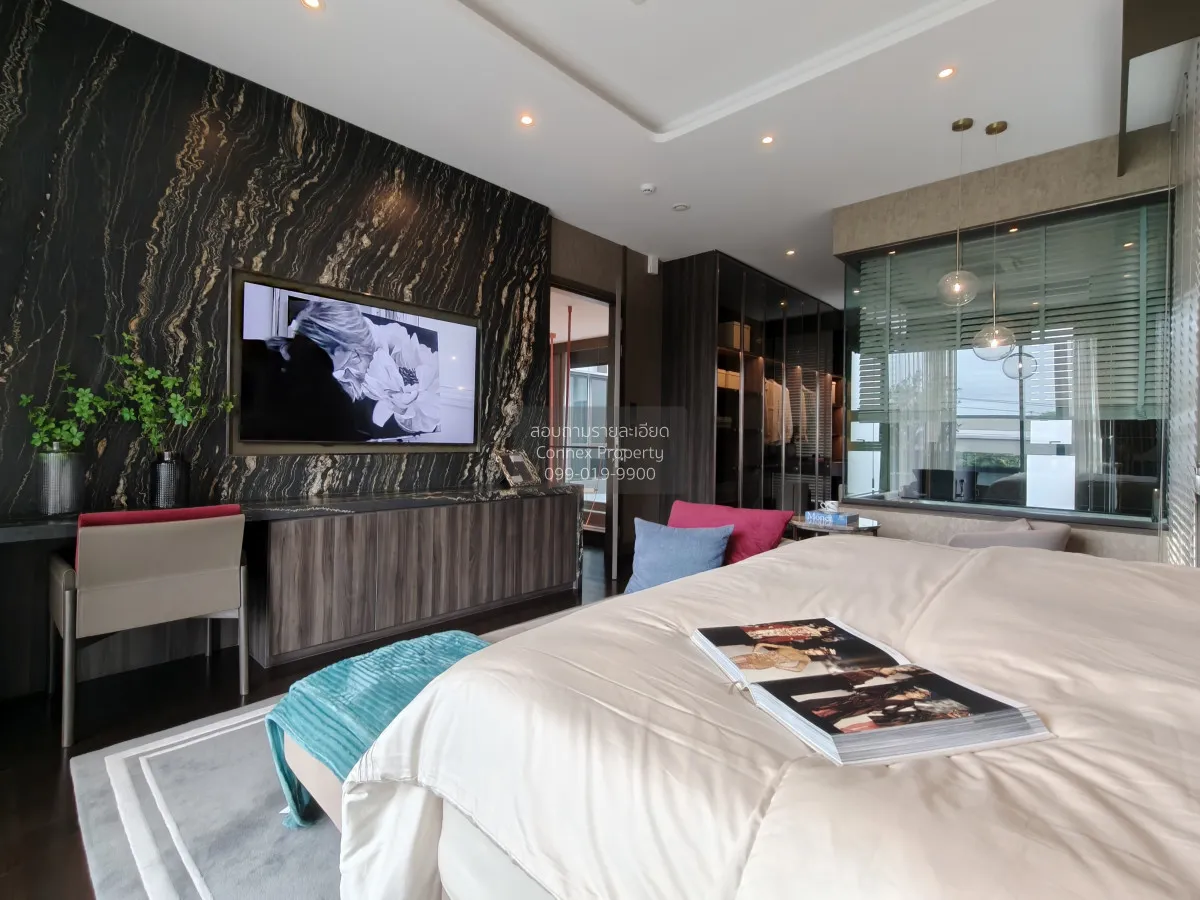 For Sale House , 95E1 , corner unit , wide frontage , Khlong Chan