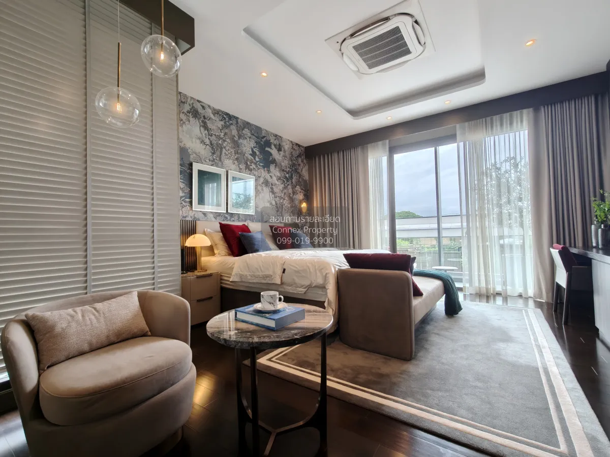 For Sale House , 95E1 , corner unit , wide frontage , Khlong Chan