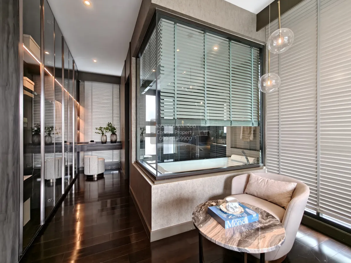 For Sale House , 95E1 , corner unit , wide frontage , Khlong Chan