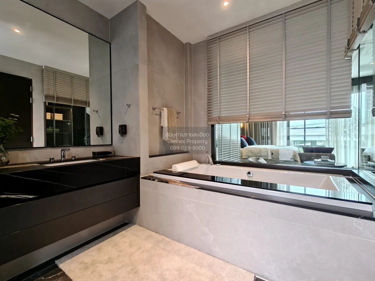 For Sale House , 95E1 , corner unit , wide frontage , Khlong Chan