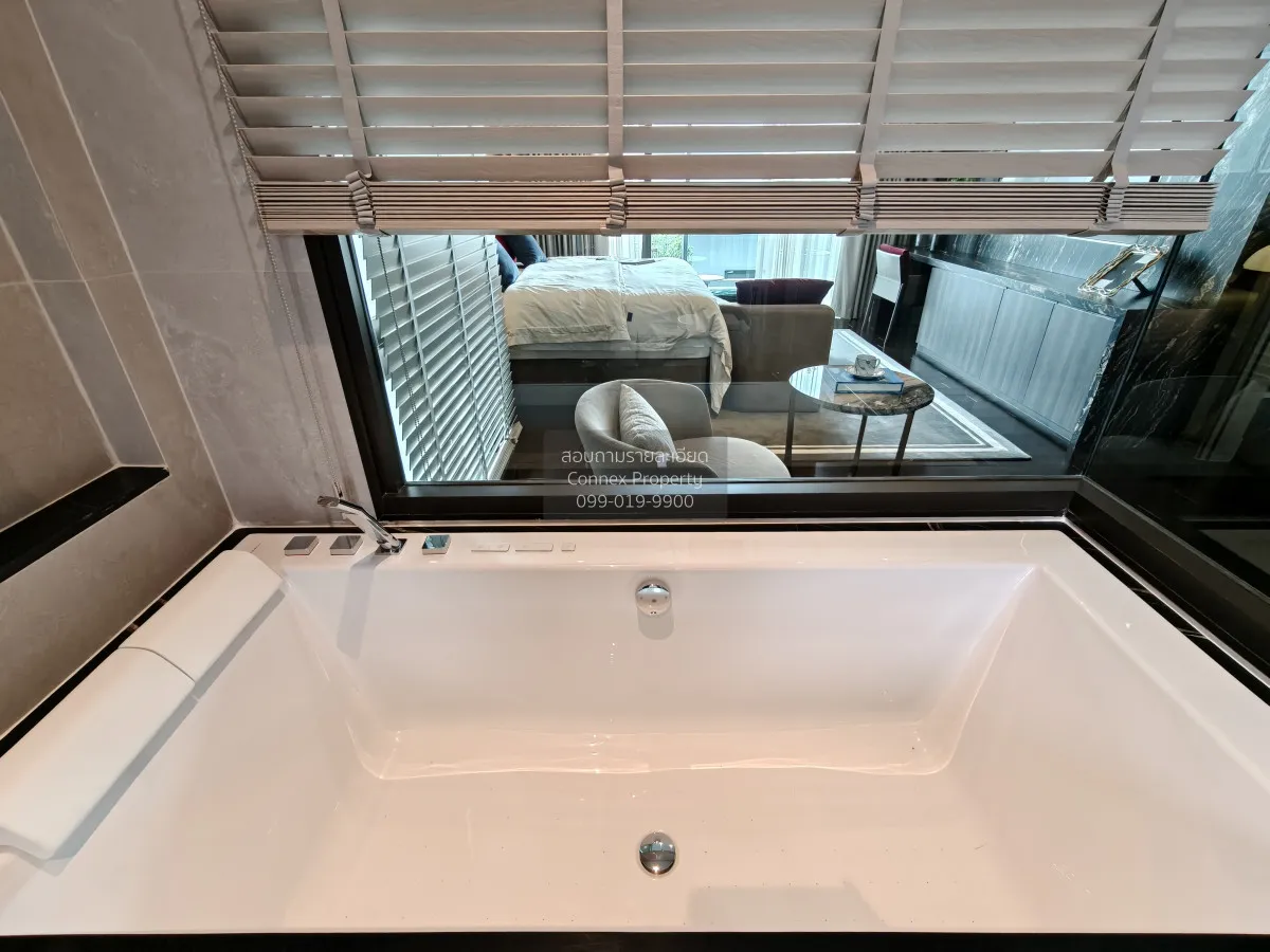 For Sale House , 95E1 , corner unit , wide frontage , Khlong Chan