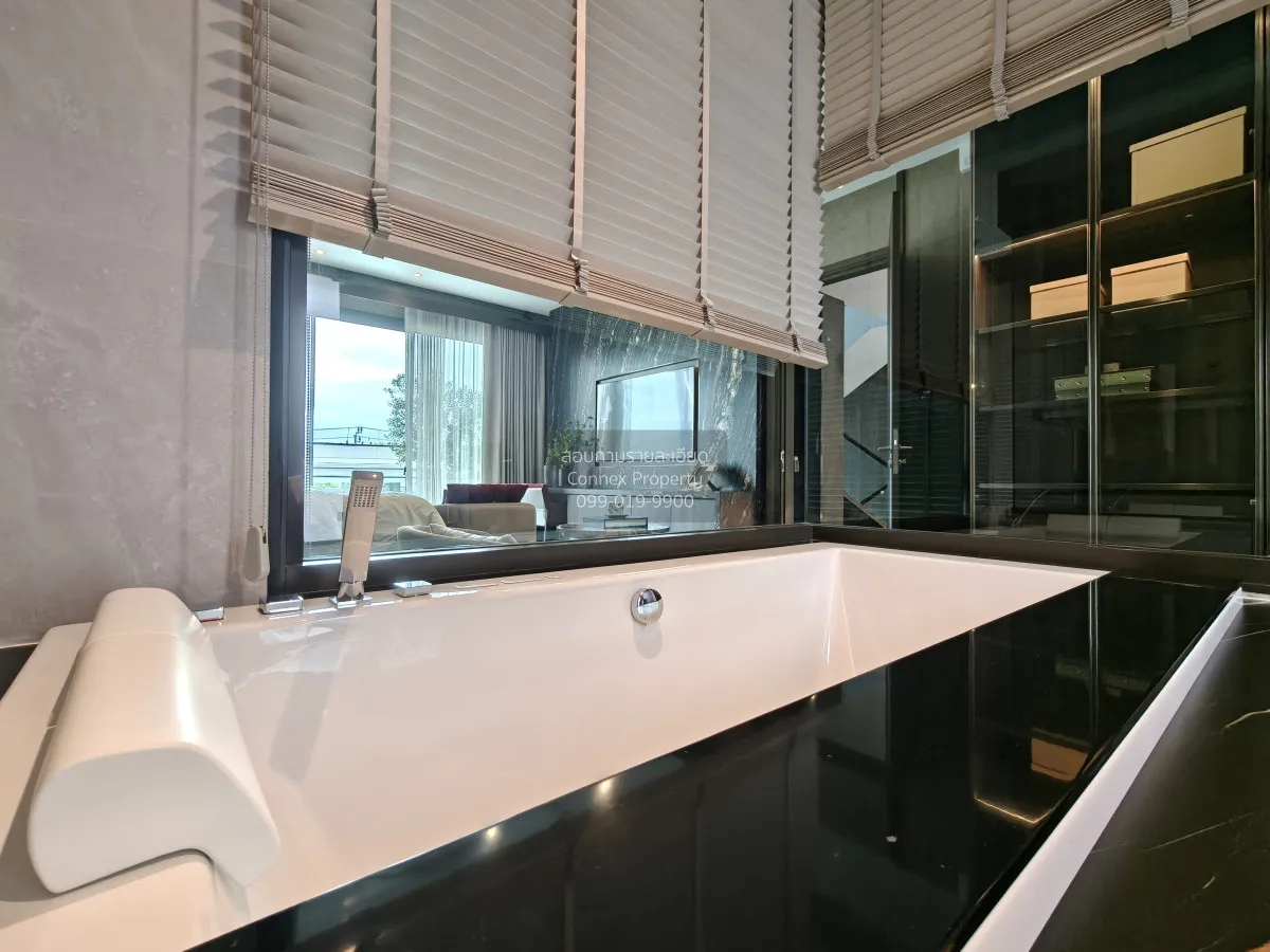 For Sale House , 95E1 , corner unit , wide frontage , Khlong Chan