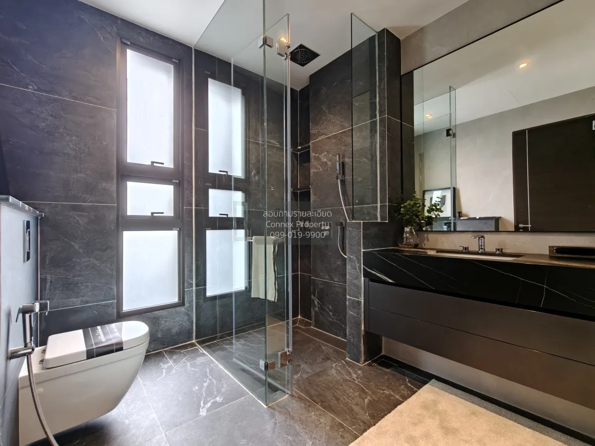 For Sale House , 95E1 , corner unit , wide frontage , Khlong Chan