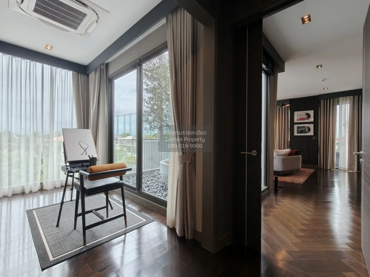 For Sale House , 95E1 , corner unit , wide frontage , Khlong Chan