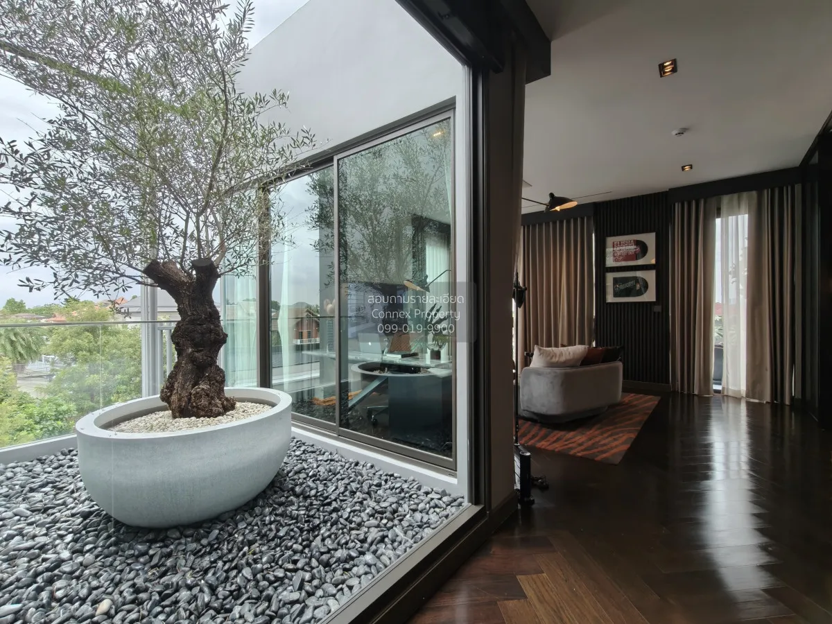 For Sale House , 95E1 , corner unit , wide frontage , Khlong Chan