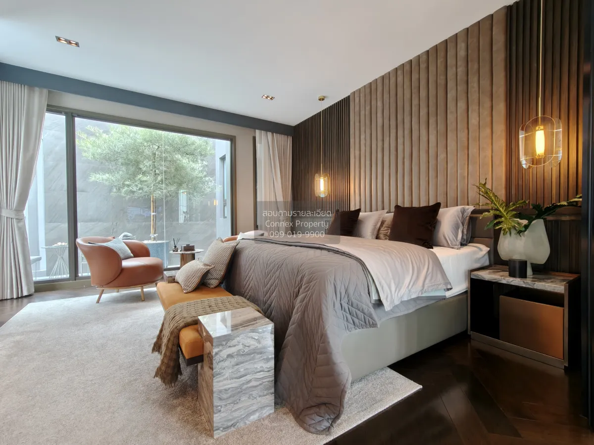 For Sale House , 95E1 , corner unit , wide frontage , Khlong Chan